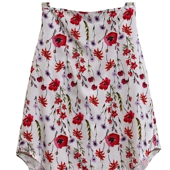 White and Red Smocked Pleated Tank Top - Picture 3 of 4